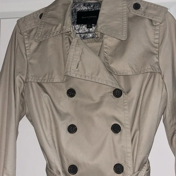 Banana Republic Women’s Classic Trench Coat - Size Small - Picture 5 of 11